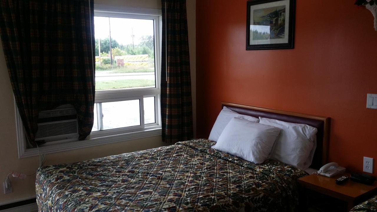 River Mist Inn Sturgeon Falls Bagian luar foto