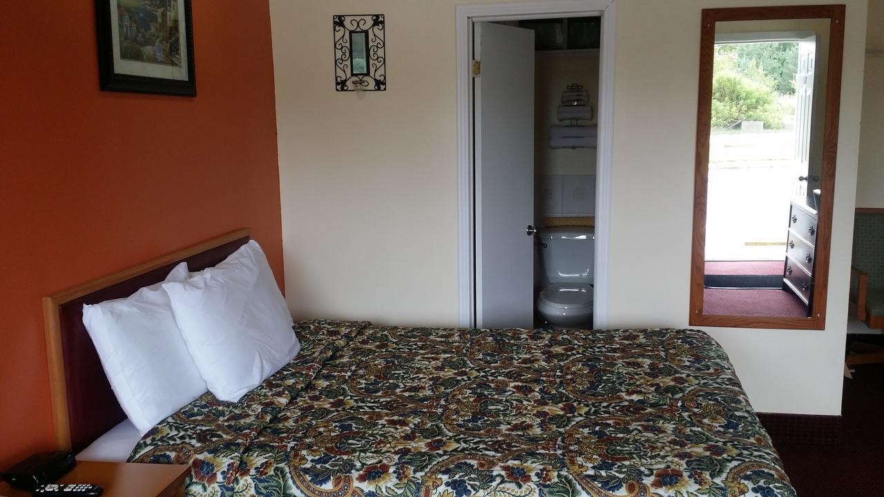 River Mist Inn Sturgeon Falls Bagian luar foto
