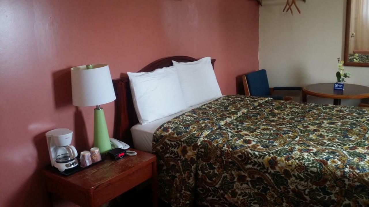 River Mist Inn Sturgeon Falls Bagian luar foto